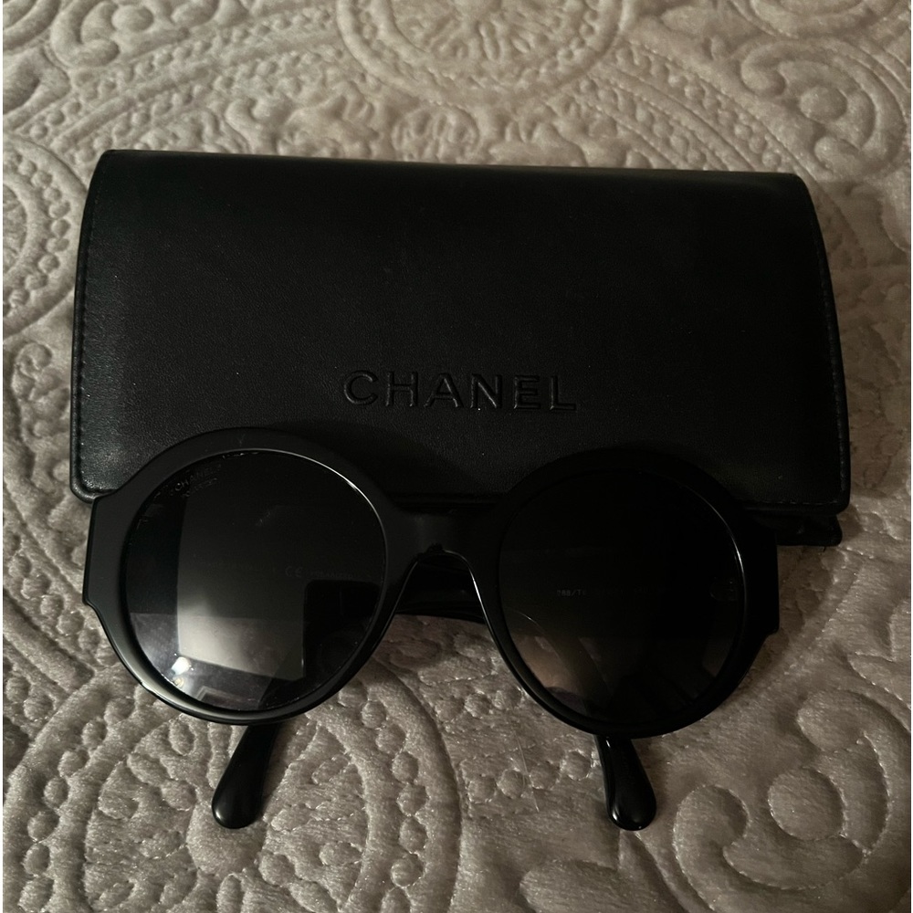 Beautiful Chanel sunglasses with case